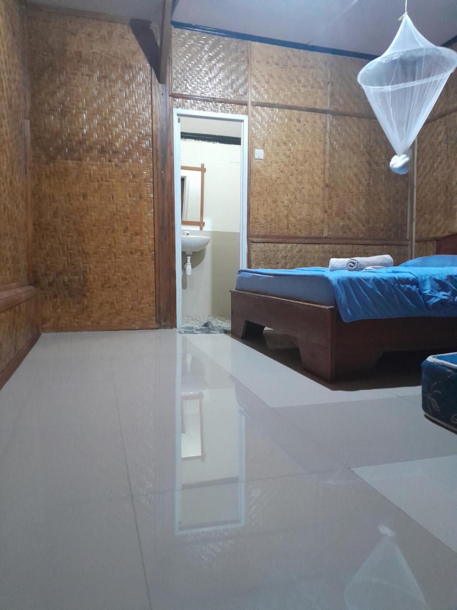 Indah Homestay *