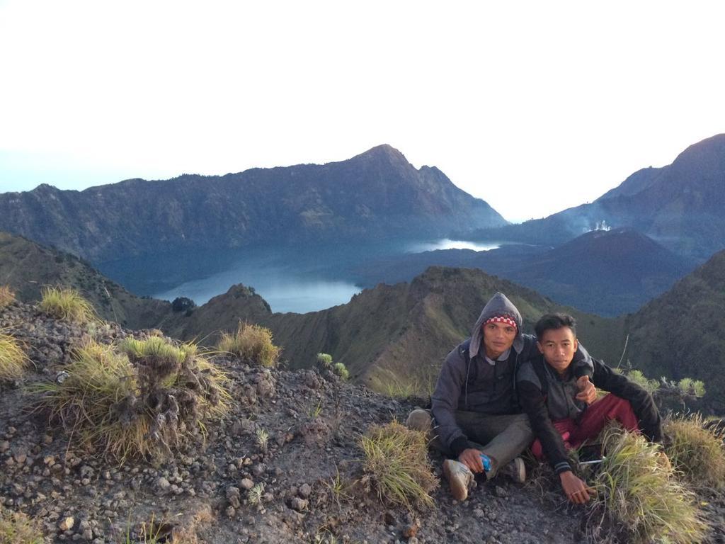 Indah Homestay *